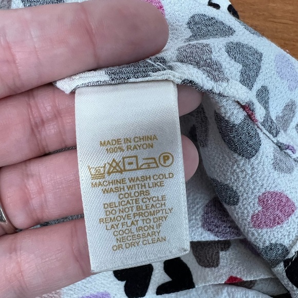 kate spade New York Kids Jensen Top Blouse Dancing Hearts AOP XL Girls - Picture 7 of 7